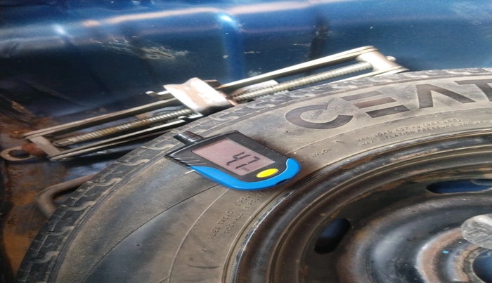 2018 Renault Kwid CLIMBER 1.0 AMT, Petrol, Automatic, 49,969 km, tyre