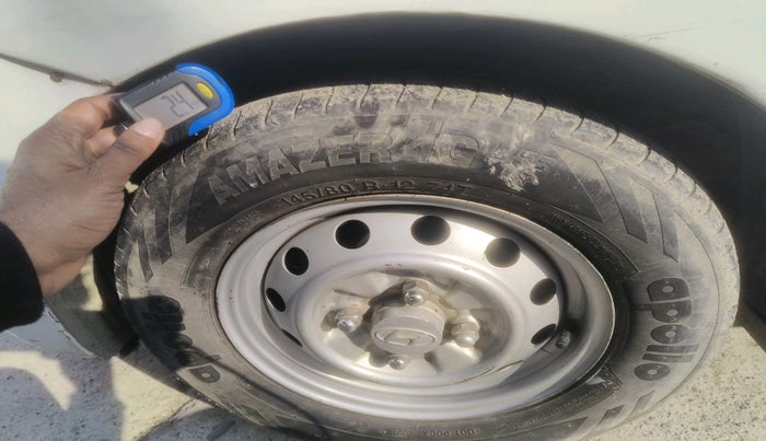 2017 Hyundai Eon ERA +, Petrol, Manual, 1,04,595 km, tyre