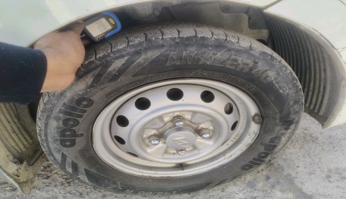 2017 Hyundai Eon ERA +, Petrol, Manual, 1,04,595 km, tyre