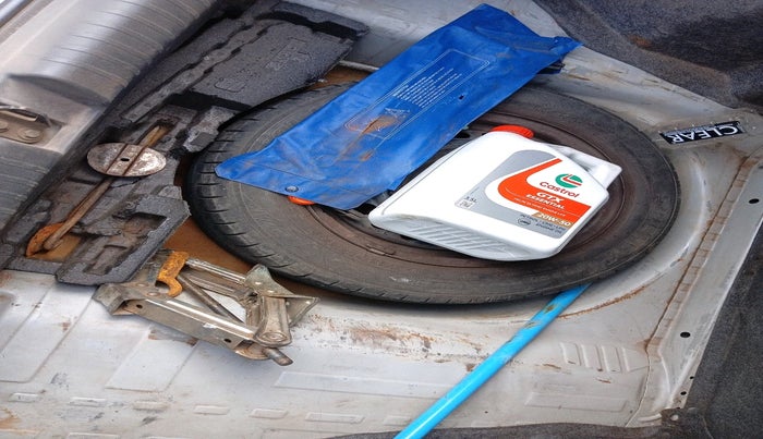 2015 Honda Amaze 1.2L I-VTEC S, Petrol, Manual, 89,900 km, tyre