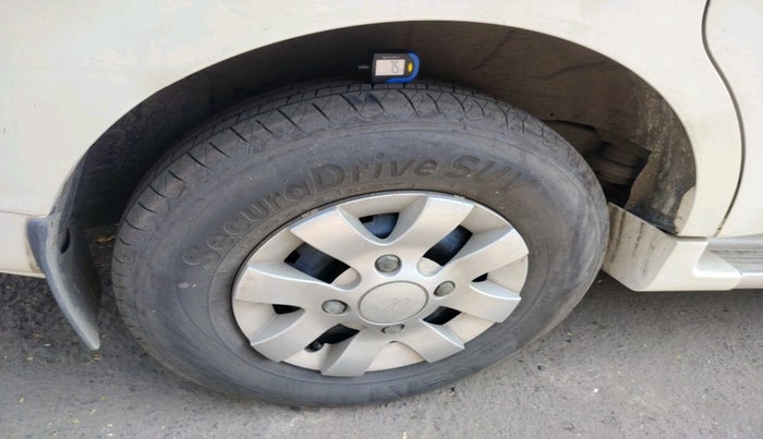 2011 Mahindra Xylo E6 BS-III, Diesel, Manual, 55,902 km, tyre