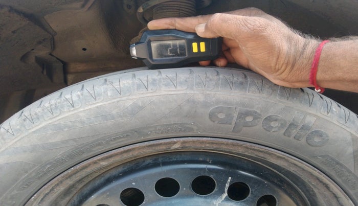 2016 Maruti Swift Dzire VXI, Petrol, Manual, 1,68,751 km, tyre