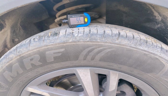 2022 Mahindra XUV700 AX 5 P AT 5 STR, Petrol, Automatic, 25,547 km, tyre