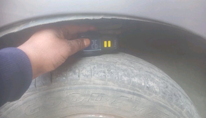 2011 Maruti Wagon R 1.0 LXI CNG, Petrol, Manual, 1,60,331 km, tyre