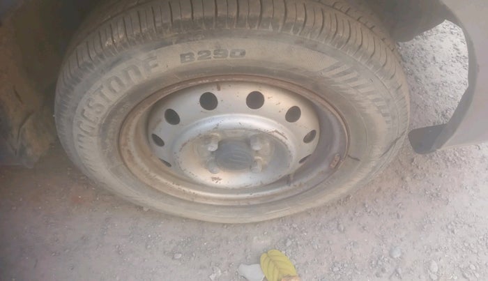 2011 Maruti Wagon R 1.0 LXI CNG, Petrol, Manual, 1,60,331 km, tyre