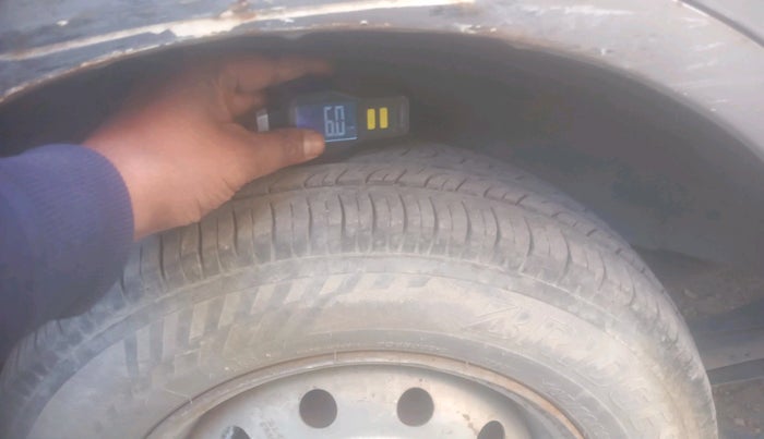 2011 Maruti Wagon R 1.0 LXI CNG, Petrol, Manual, 1,60,331 km, tyre