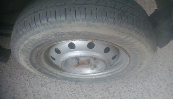 2011 Maruti Wagon R 1.0 LXI CNG, Petrol, Manual, 1,60,331 km, tyre