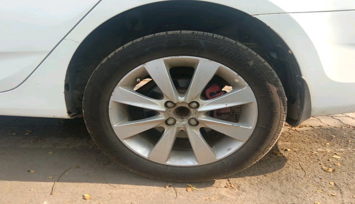 2013 Hyundai Verna FLUIDIC 1.6 CRDI SX, Diesel, Manual, 90,715 km, tyre