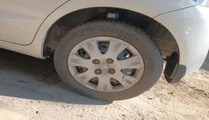 2014 Honda Brio S MT, Petrol, Manual, 3,683 km, tyre