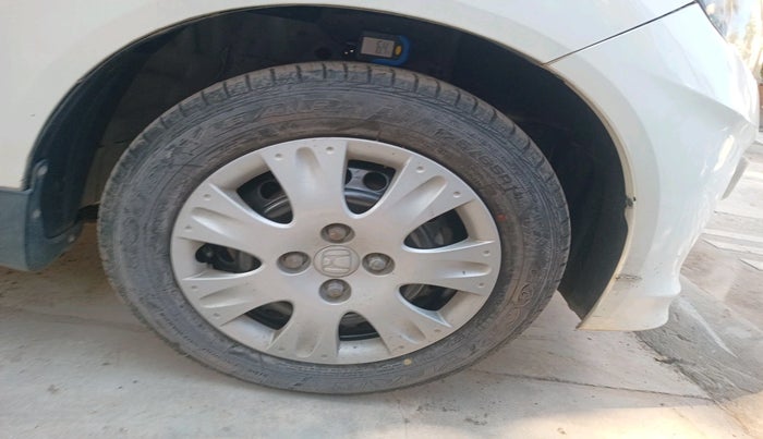 2014 Honda Brio S MT, Petrol, Manual, 3,683 km, tyre