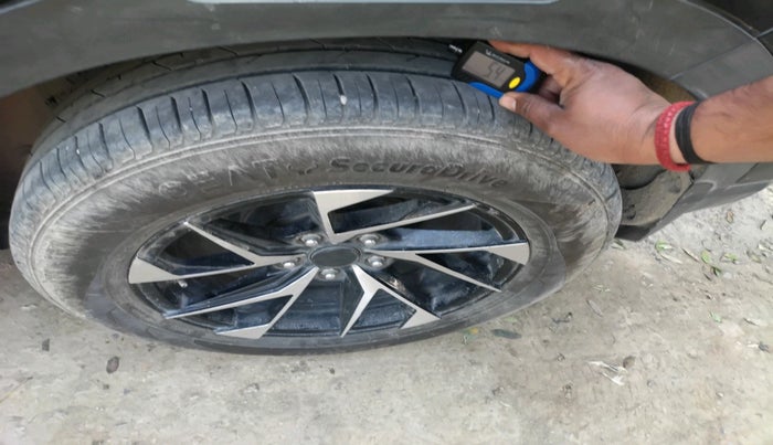 2022 Hyundai VENUE S 1.2, Petrol, Manual, 94,448 km, tyre