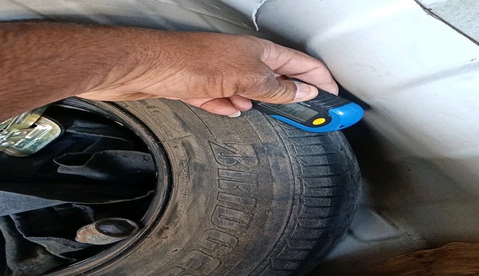 2014 Hyundai i10 SPORTZ 1.1, Petrol, Manual, 1,12,345 km, tyre