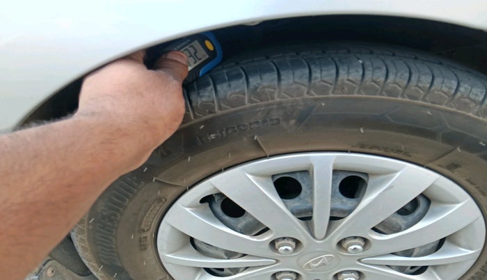 2014 Hyundai i10 SPORTZ 1.1, Petrol, Manual, 1,12,345 km, tyre