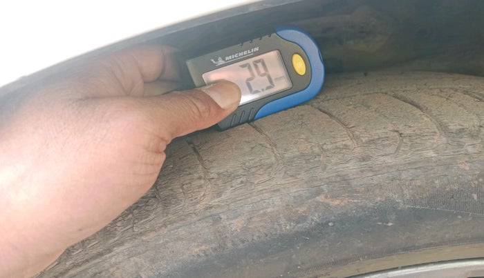 2017 Maruti Ciaz ALPHA 1.4 PETROL, Petrol, Manual, 1,06,746 km, tyre