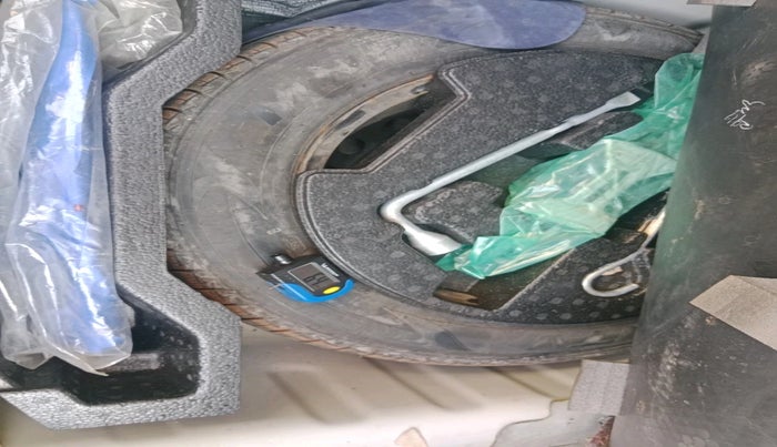 2017 Maruti Ciaz ALPHA 1.4 PETROL, Petrol, Manual, 1,06,746 km, tyre