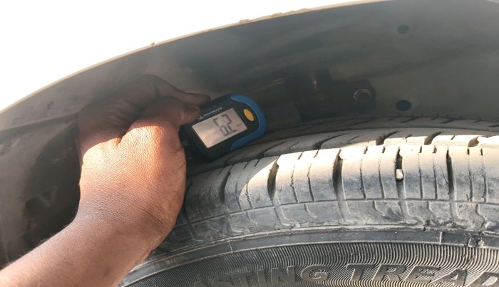 2015 Maruti Swift VXI, Petrol, Manual, 1,11,371 km, tyre