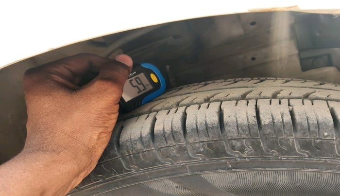 2015 Maruti Swift VXI, Petrol, Manual, 1,11,371 km, tyre