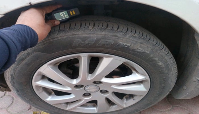 2012 Maruti Swift ZXI, Petrol, Manual, 1,38,961 km, tyre