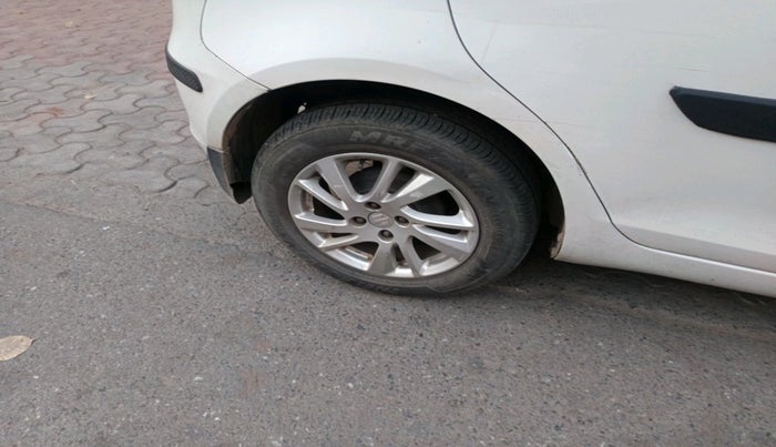 2012 Maruti Swift ZXI, Petrol, Manual, 1,38,961 km, tyre