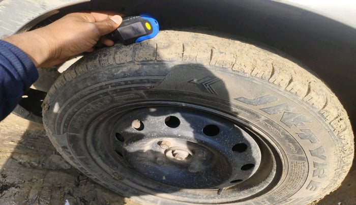 2013 Maruti Swift VXI, Petrol, Manual, 82,181 km, tyre