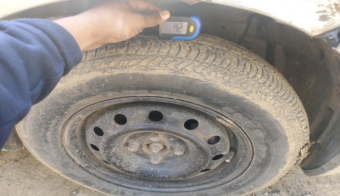 2013 Maruti Swift VXI, Petrol, Manual, 82,181 km, tyre