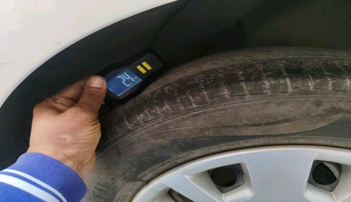 2011 Hyundai i20 MAGNA 1.2, CNG, Manual, 1,10,946 km, tyre