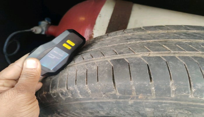 2011 Hyundai i20 MAGNA 1.2, CNG, Manual, 1,10,946 km, tyre