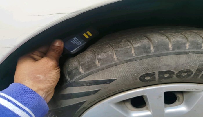 2011 Hyundai i20 MAGNA 1.2, CNG, Manual, 1,10,946 km, tyre