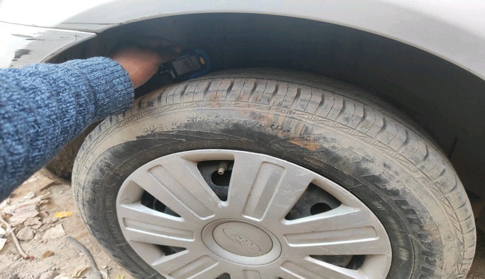 2012 Ford Fiesta Classic LXI 1.6 PETROL, Petrol, Manual, 1,09,003 km, tyre