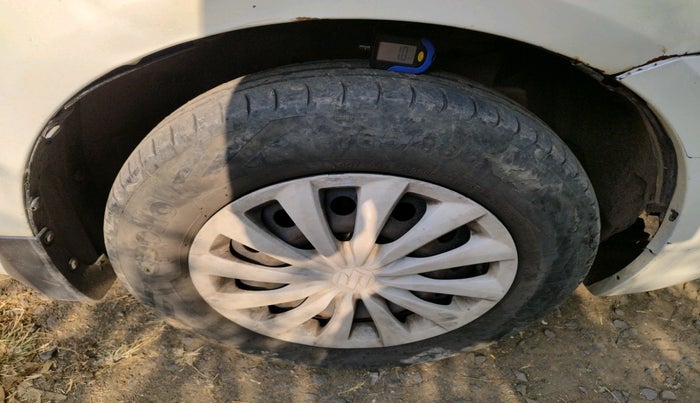 2015 Maruti Swift Dzire VDI, Diesel, Manual, 1,36,618 km, tyre