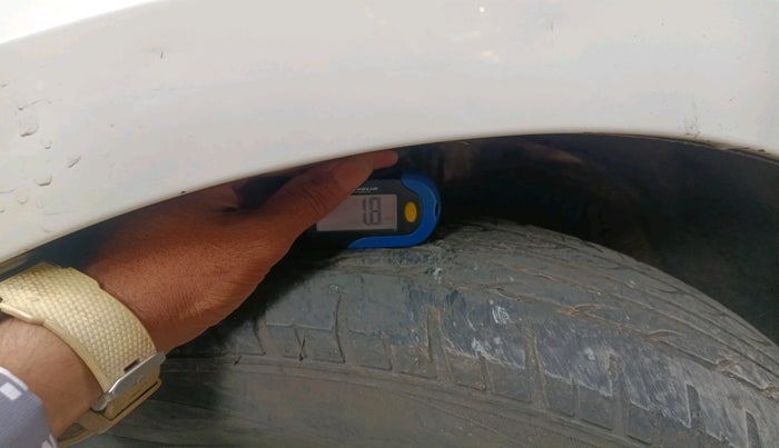 2012 Skoda Rapid AMBITION 1.6 TDI CR MT, Diesel, Manual, 1,76,831 km, tyre