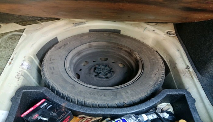 2012 Skoda Rapid AMBITION 1.6 TDI CR MT, Diesel, Manual, 1,76,831 km, tyre