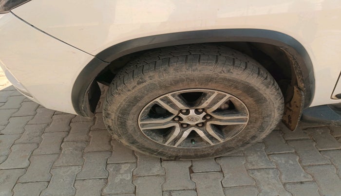 2021 Toyota Fortuner 2.8 4X2 AT, Diesel, Automatic, 90,041 km, tyre