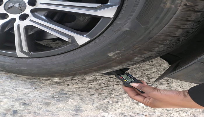 2024 Mahindra XUV700 AX 7 LUXURY P AT 7 STR, Petrol, Automatic, 28,392 km, tyre