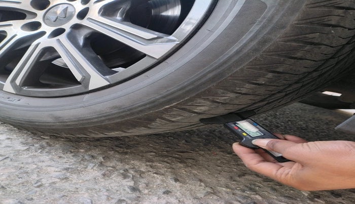 2024 Mahindra XUV700 AX 7 LUXURY P AT 7 STR, Petrol, Automatic, 28,392 km, tyre