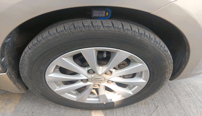 2014 Maruti Ertiga ZXI, Petrol, Manual, 1,20,596 km, tyre