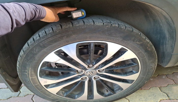 2021 MG HECTOR PLUS SHARP 1.5 PETROL TURBO HYBRID MT 6-STR, Petrol, Manual, 75,929 km, tyre