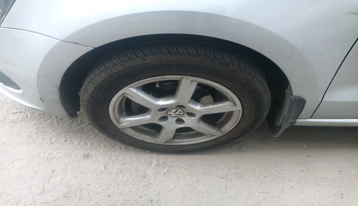 2014 Volkswagen Vento HIGHLINE 1.6 MPI, Petrol, Manual, 68,204 km, tyre