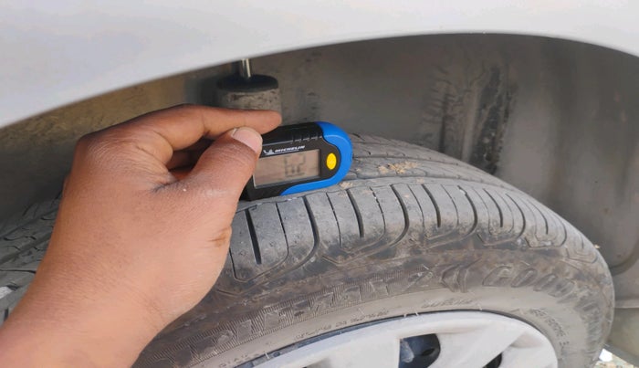 2012 Volkswagen Polo COMFORTLINE 1.2L, Diesel, Manual, 91,072 km, tyre