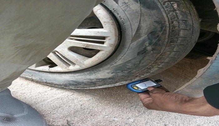 2011 Hyundai i10 MAGNA 1.2, Petrol, Manual, 1,22,315 km, tyre