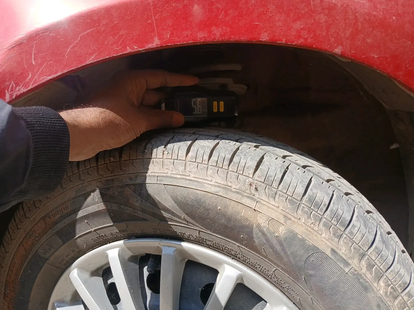 2014 Maruti Swift VXI, Petrol, Manual, 47,974 km, tyre