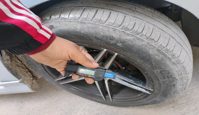 2011 Toyota Etios VX, Petrol, Manual, 1,29,742 km, tyre