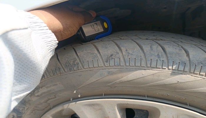 2012 Maruti Ertiga VXI, Petrol, Manual, 85,521 km, tyre