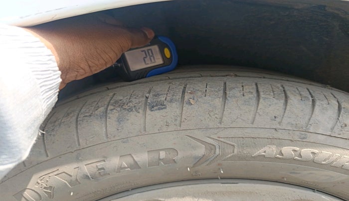 2012 Maruti Ertiga VXI, Petrol, Manual, 85,521 km, tyre