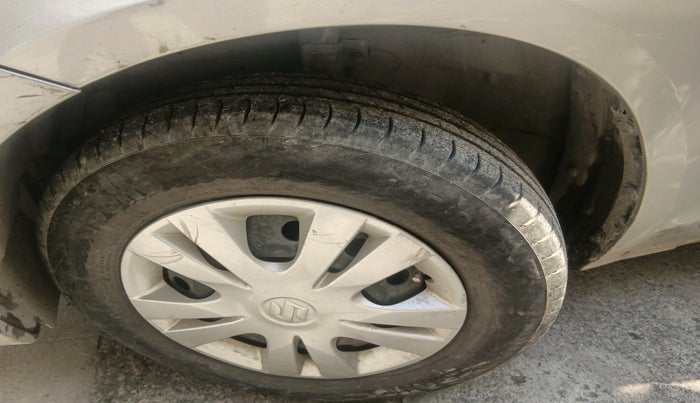 2013 Maruti Swift Dzire VXI, Petrol, Manual, 67,942 km, tyre