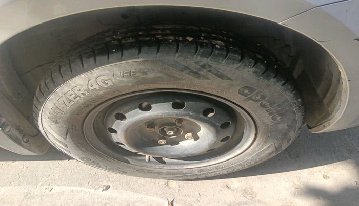 2013 Maruti Swift Dzire VXI, Petrol, Manual, 67,942 km, tyre