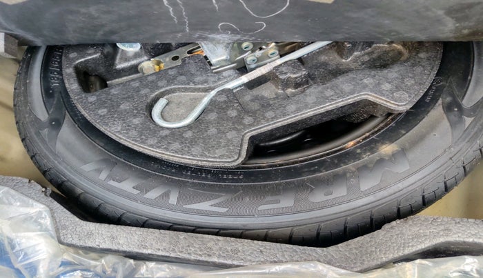 2016 Maruti Ciaz ZXI, Petrol, Manual, 1,54,481 km, tyre