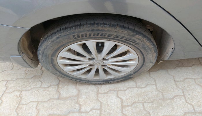 2016 Maruti Ciaz ZXI, Petrol, Manual, 1,54,481 km, tyre