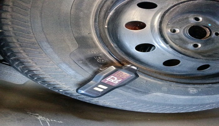 2013 Maruti Swift Dzire VXI, Petrol, Manual, 92,014 km, tyre