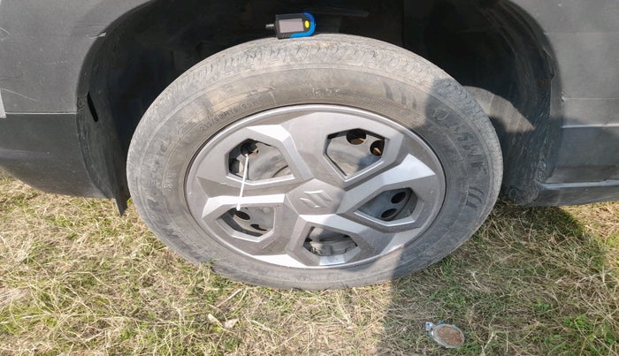 2023 Maruti BREZZA VXI SMART HYBRID, Petrol, Manual, 24,986 km, tyre